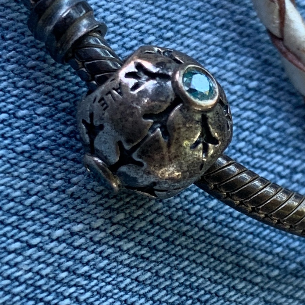 Authentic Pandora charm - Picture 2 of 2